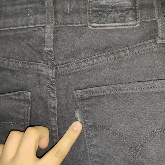 Levi's 721 High Rise Ripped Jeans - Picture 4 of 4